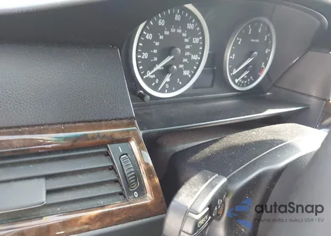 2007 BMW 525Xi z USA, uszkodzony, nr VIN WBANF33557CS39899